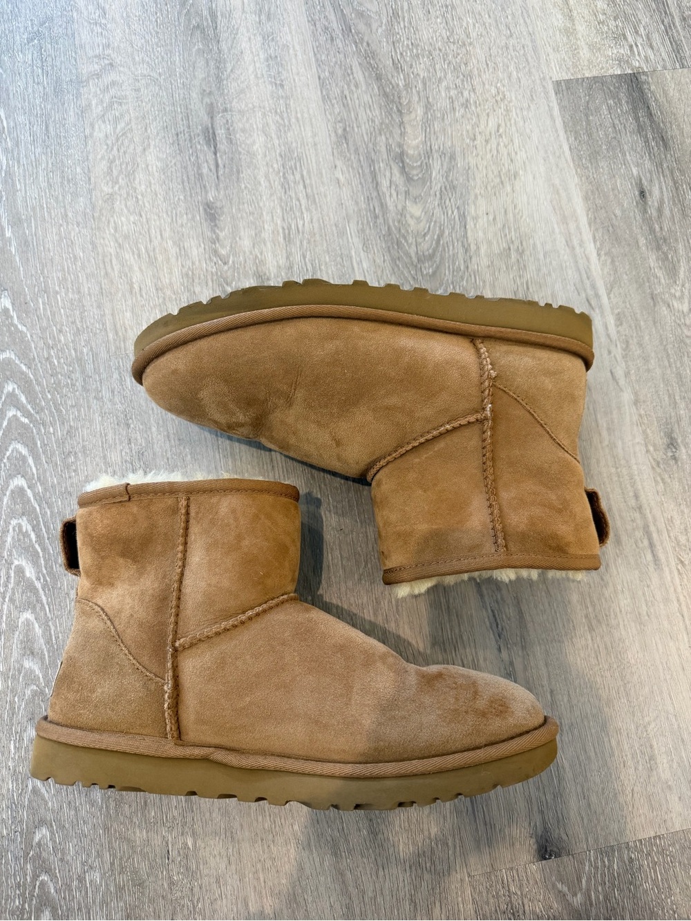 UGG Classic Mini Boots Women’s 9.5